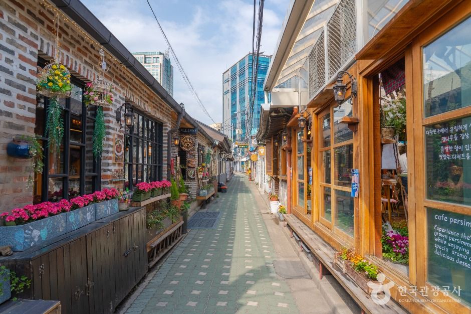 Ikseon-dong Hanok Street
