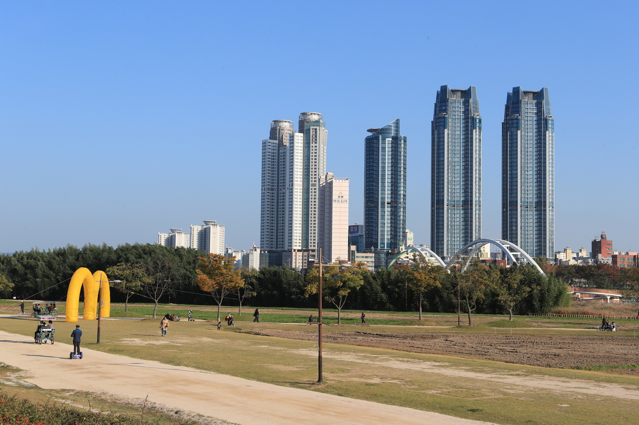 Taehwagang National Garden